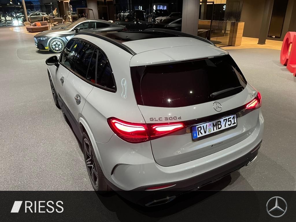 Mercedes-Benz GLC 300 d 4M AMG+PANO+AHK+STDHZG+DISTR+HUD+KEYL+