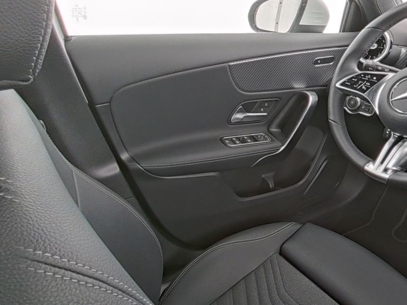 Mercedes-Benz A 200 Progressive-Advanced - Samsaru's Car Outlet