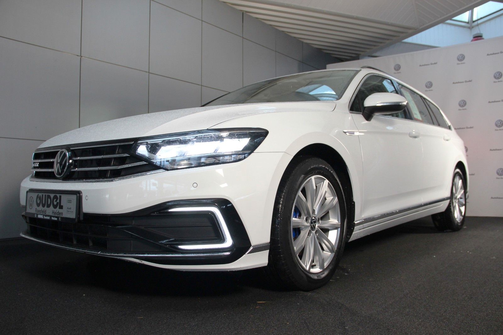 Volkswagen Passat Variant 1.4 GTE Hybrid - Samsaru's Car Outlet