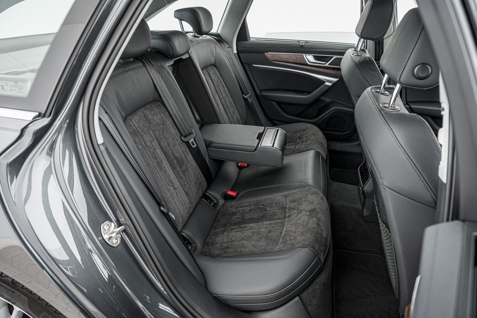 Audi A6 Avant 45 TFSI S tr. - Samsaru's Car Outlet