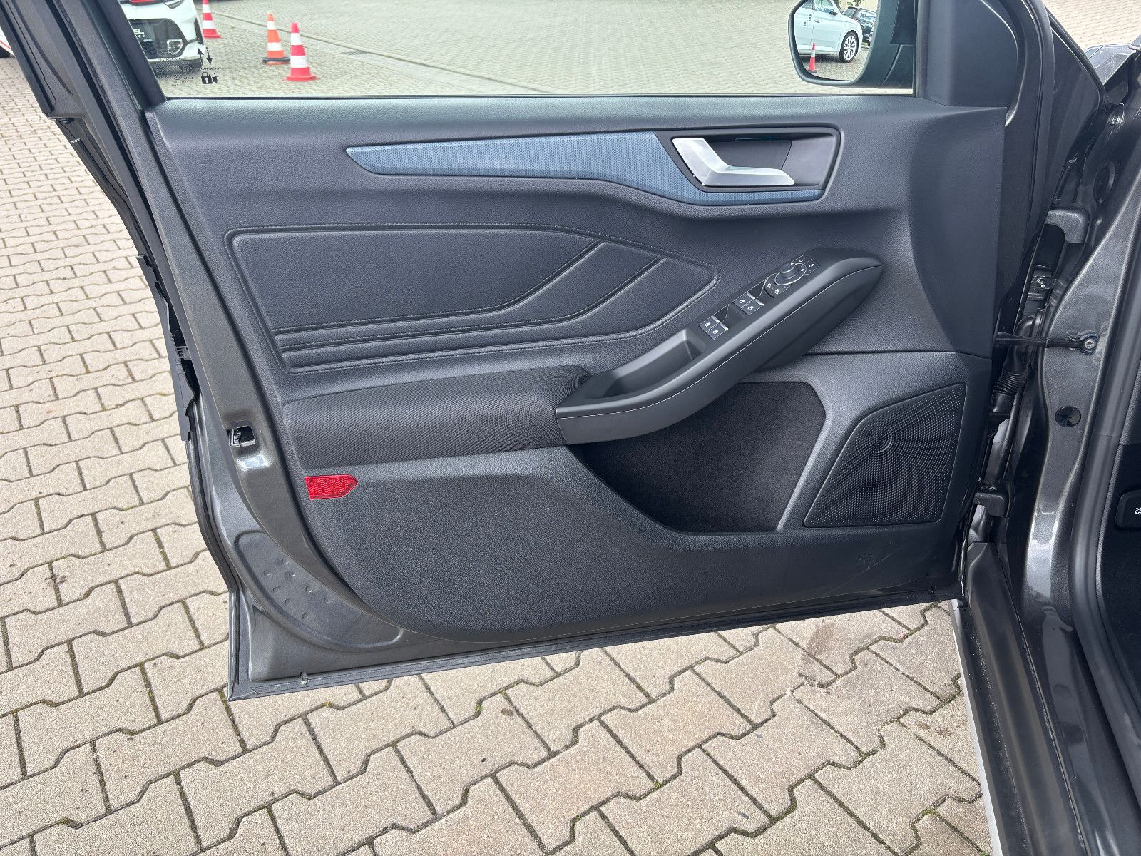 Ford Focus Turnier Active X*Led*HuD*Ahk*Kamera*ACC*