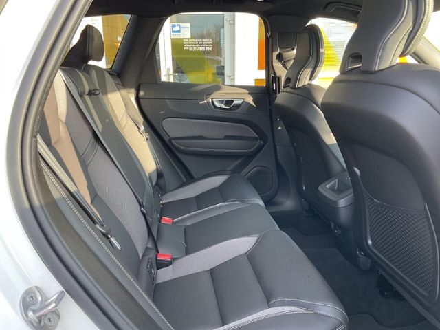 Volvo XC60 B4 Plus Dark 2WD ACC PANO Standhz Allwetter