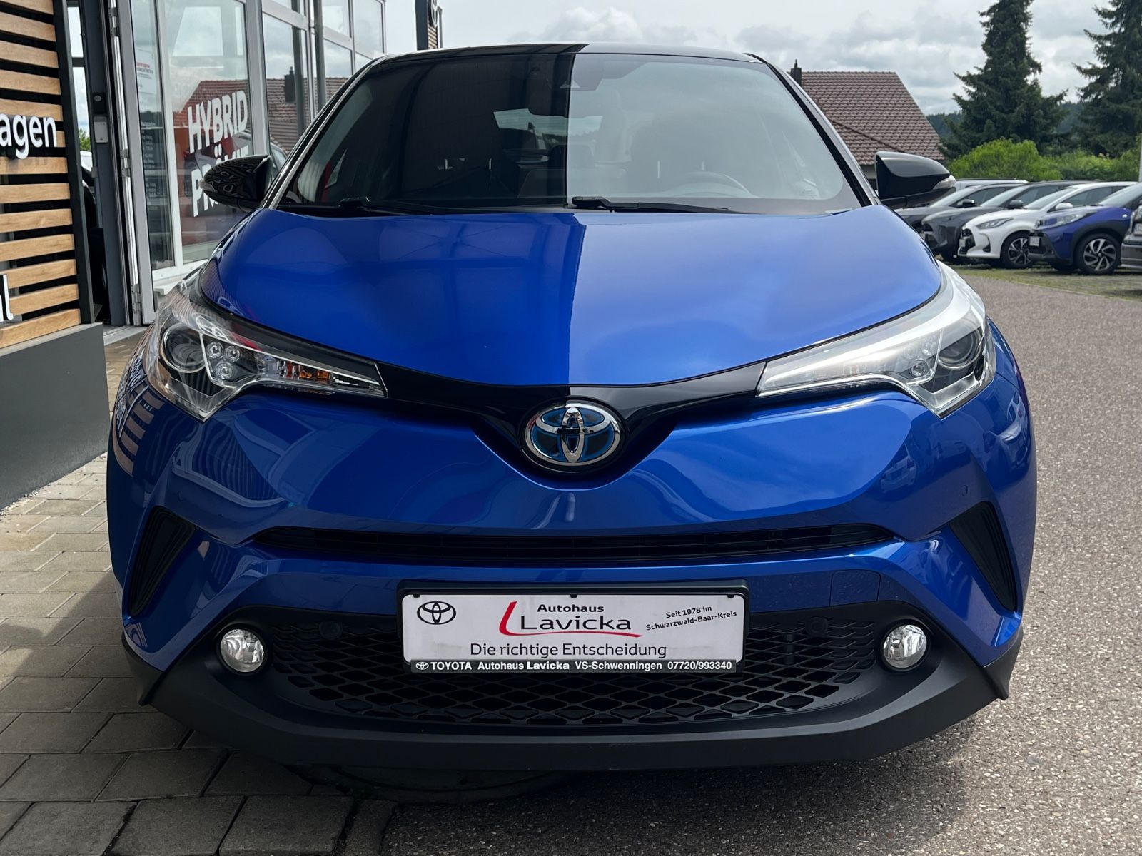 Toyota C-HR Hybrid Style - Samsaru's Car Outlet