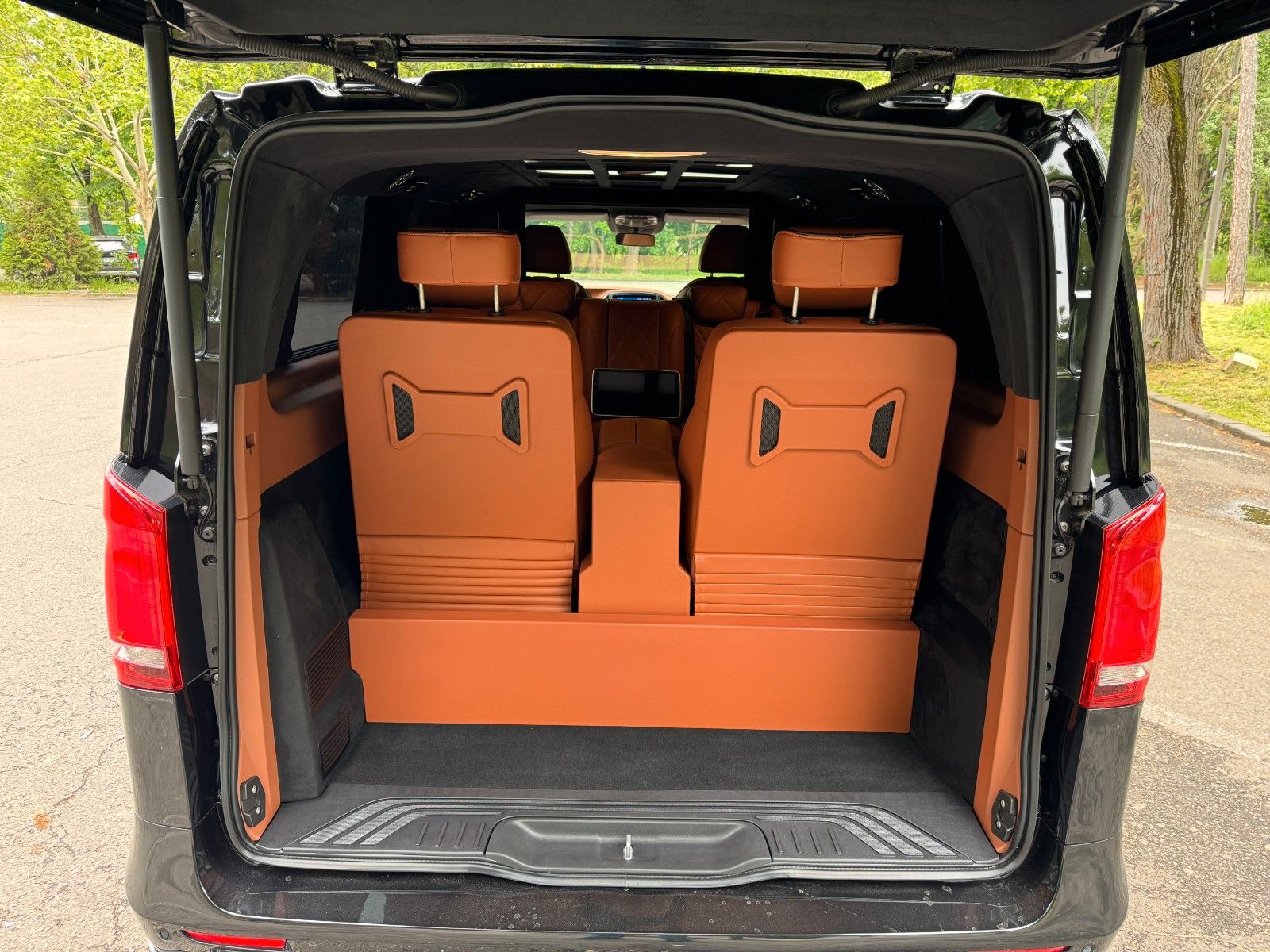 Mercedes-Benz V-Klass Maybach VIP - Samsaru's Car Outlet
