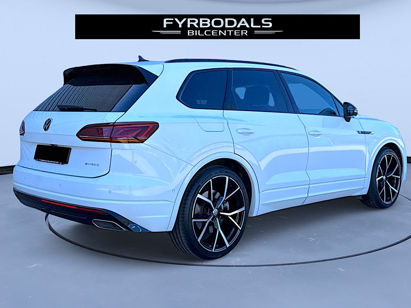 Volkswagen Touareg R 4Motion eHybrid - Samsaru's Car Outlet