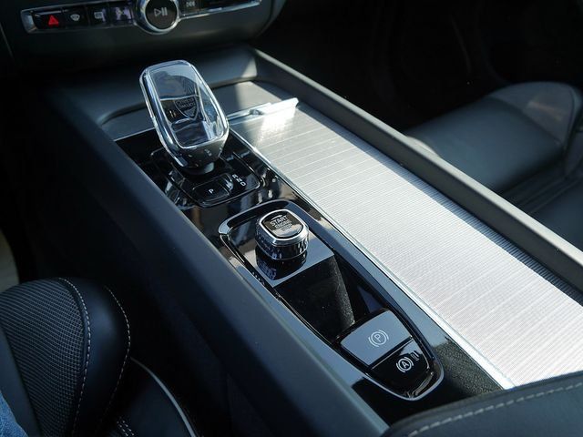Volvo XC60 B4 Plus Dark SHZ H/K HGSD NAVI FACEL. LED