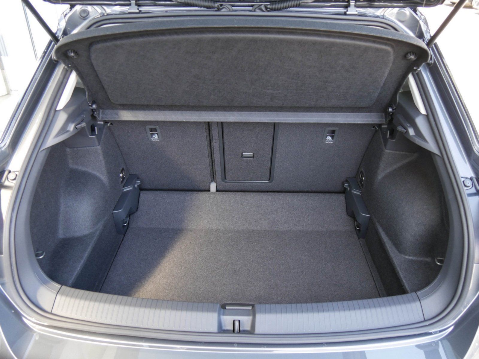 Volkswagen T-Roc MOVE 1.0 TSI - Samsaru's Car Outlet