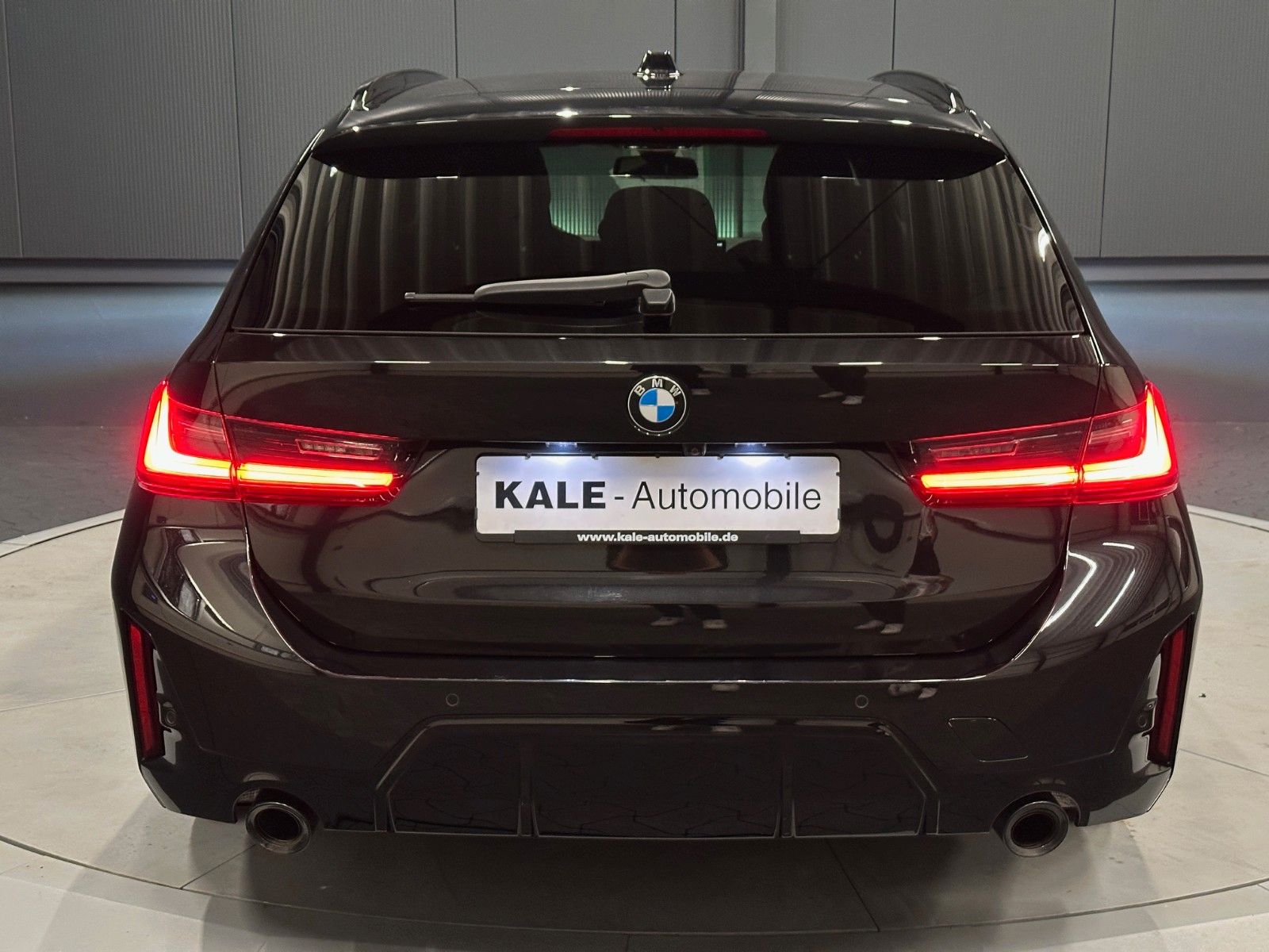 BMW 330d touring xDrive M-Sport - Samsaru's Car Outlet