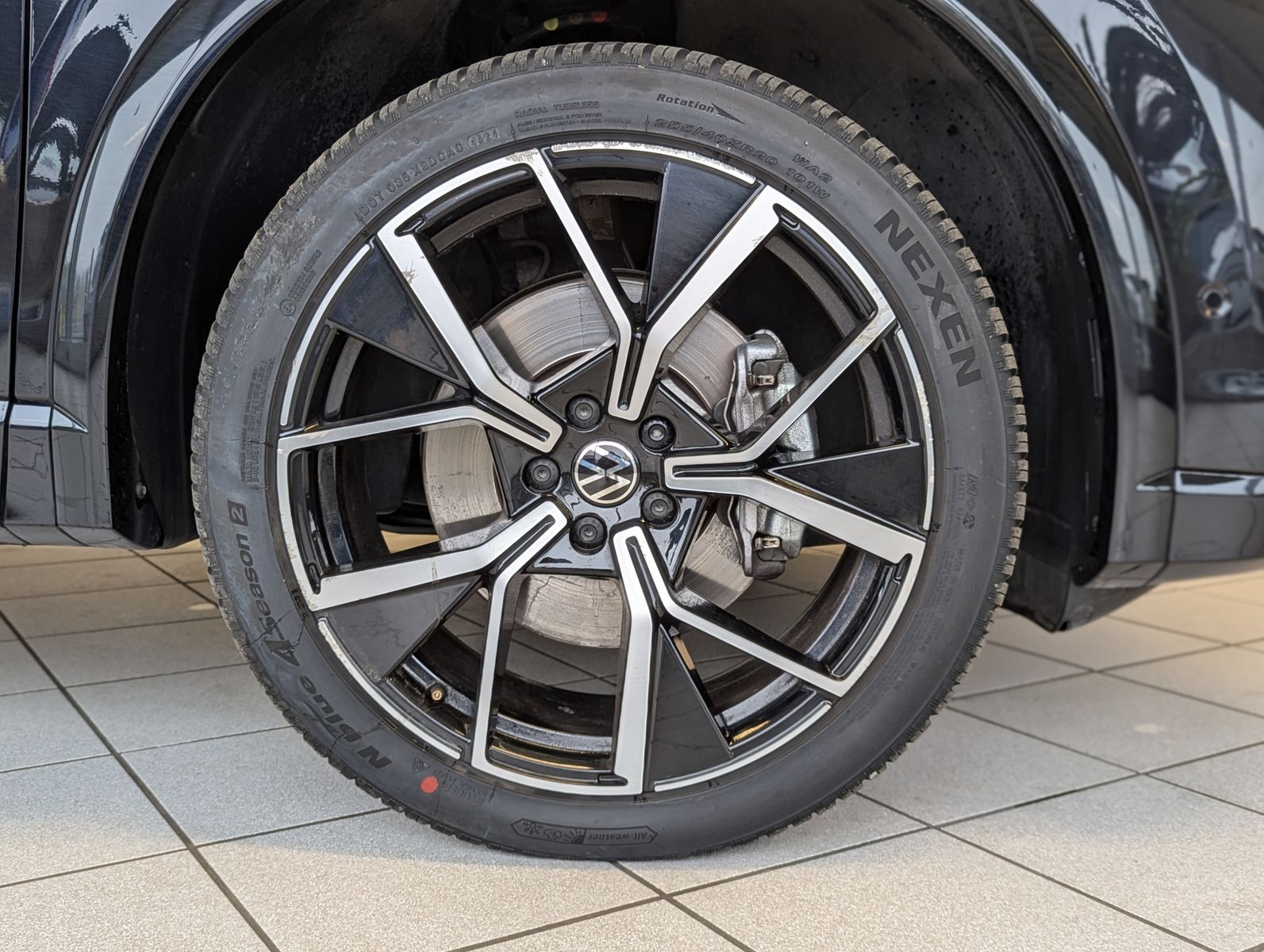 Volkswagen Tiguan 2.0TDI R-Line 4M Pano H/K AHK Matrix 20"