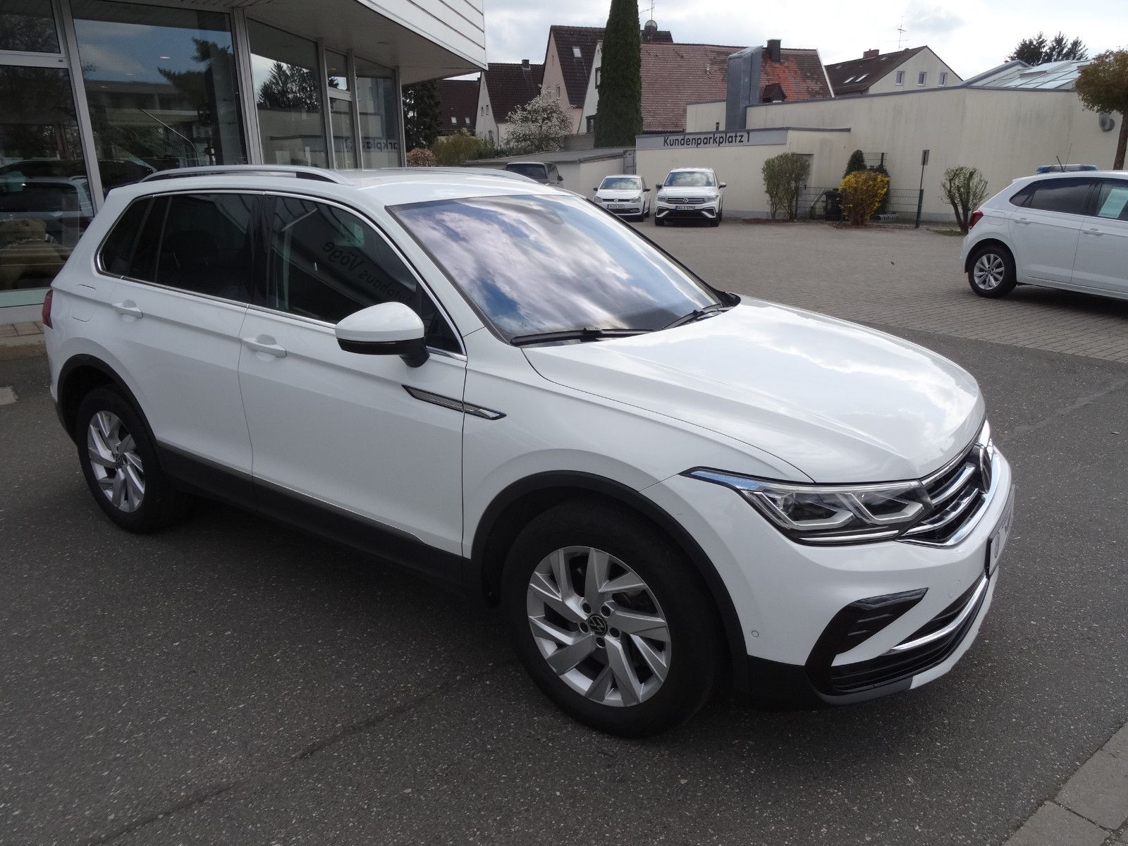 Volkswagen Tiguan 2.0 TDI SCR DSG 4MOTION Elegance - Samsaru's Car Outlet