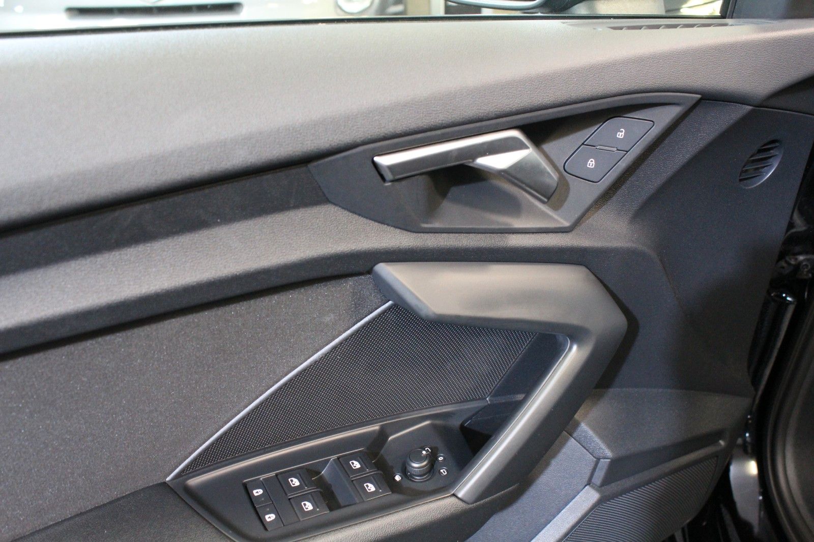 Audi A3*Limousine*30 TFSI*Advanced*Automatik*LED*Navi