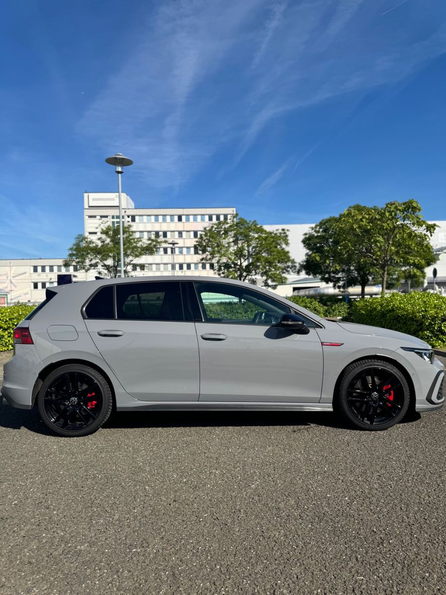 Volkswagen Golf GTI Black Style - Samsaru's Car Outlet