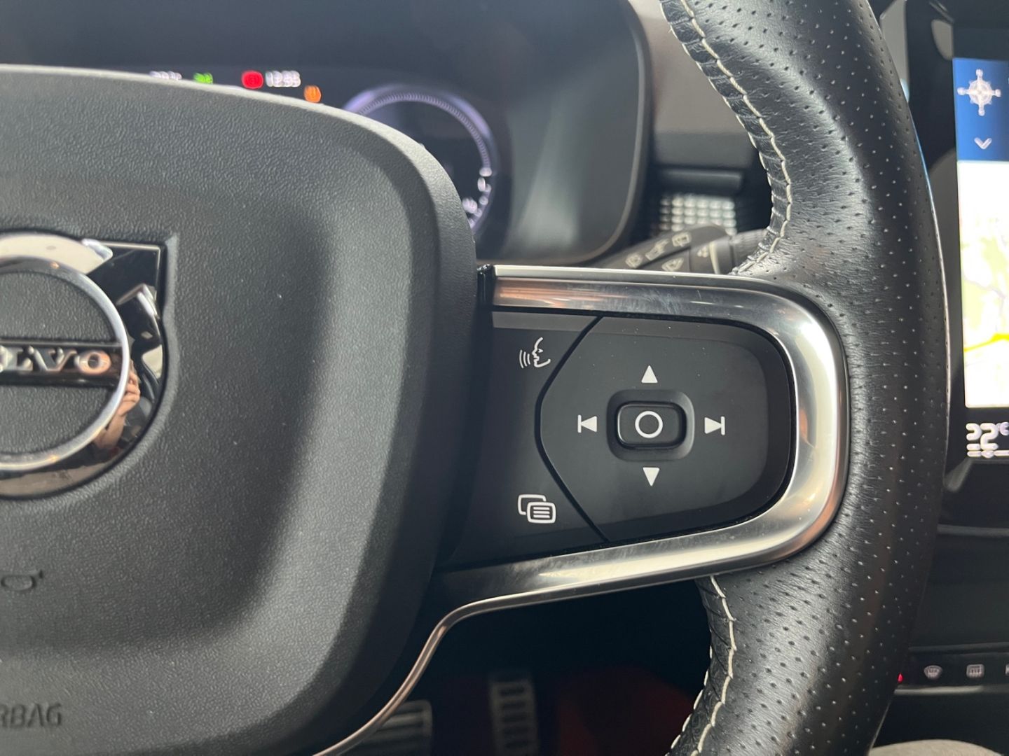 Volvo XC40 T5 Recharge R-Design - Samsaru's Car Outlet