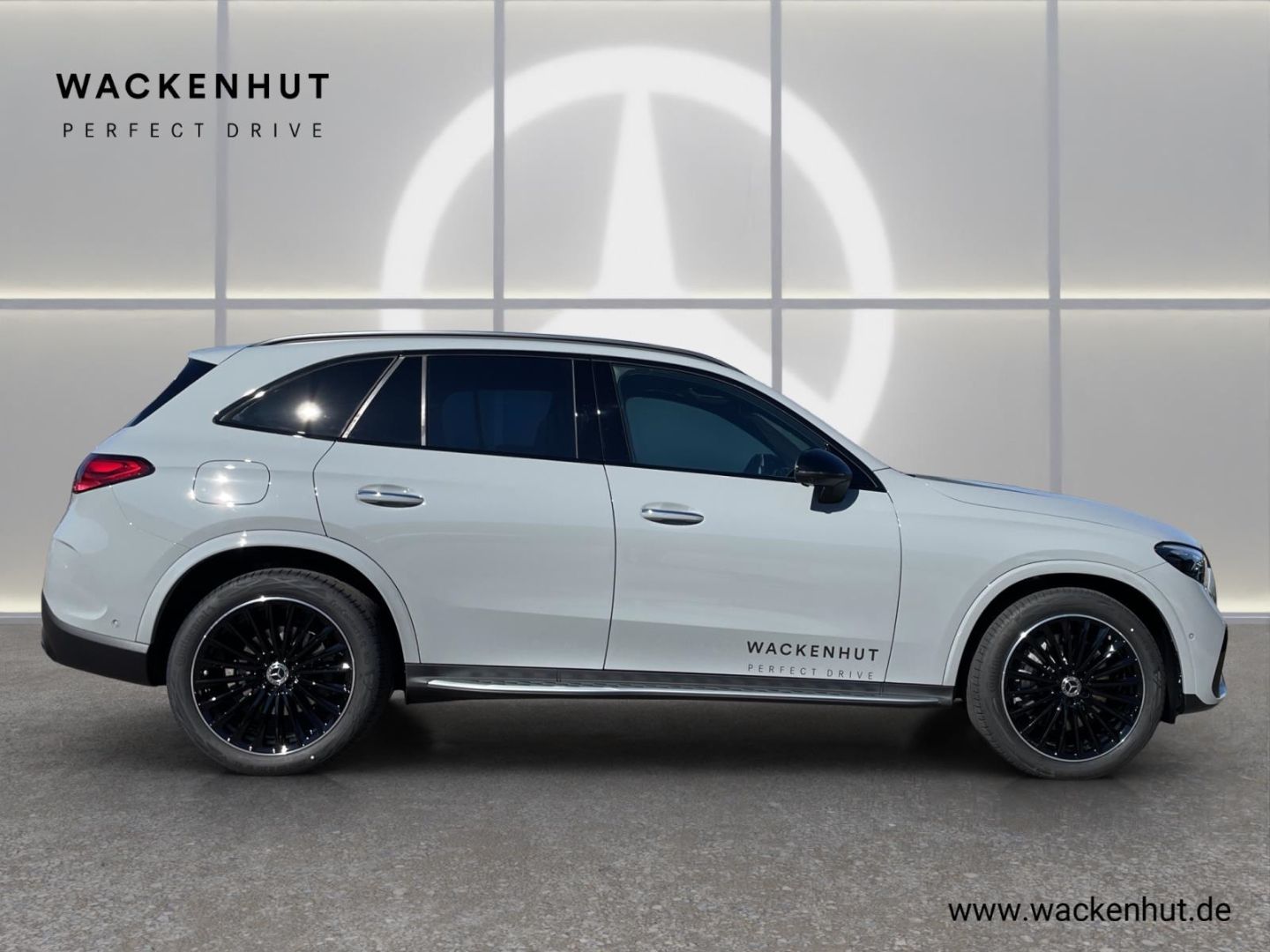 Mercedes-Benz GLC 300 4M EDITION AMG 20''NIGHT PANO AHK DISTR