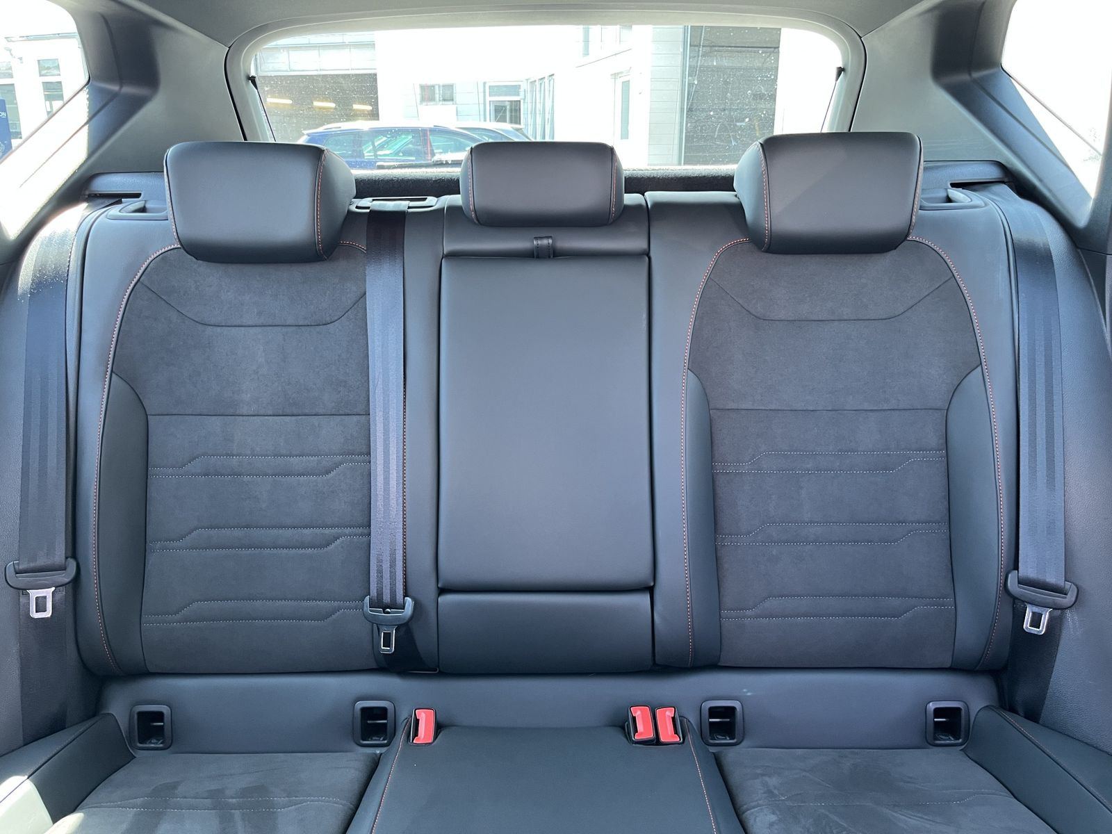 Seat Ateca 2.0 TDI DSG 4Drive FR AHK PANO STHZ Keyles
