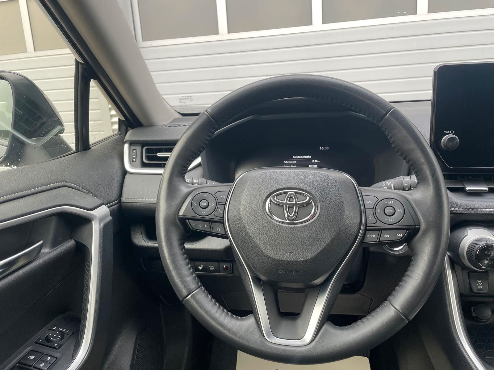 Toyota RAV 4 Comfort, ACC, LED, Virtual, 4x4, Garantie