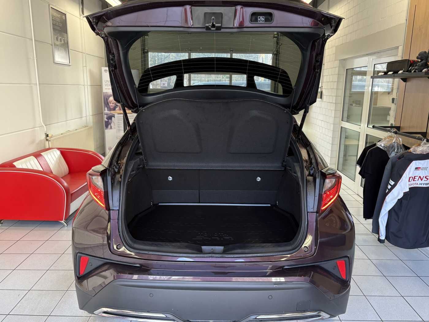 Toyota C-HR Hybrid - Samsaru's Car Outlet