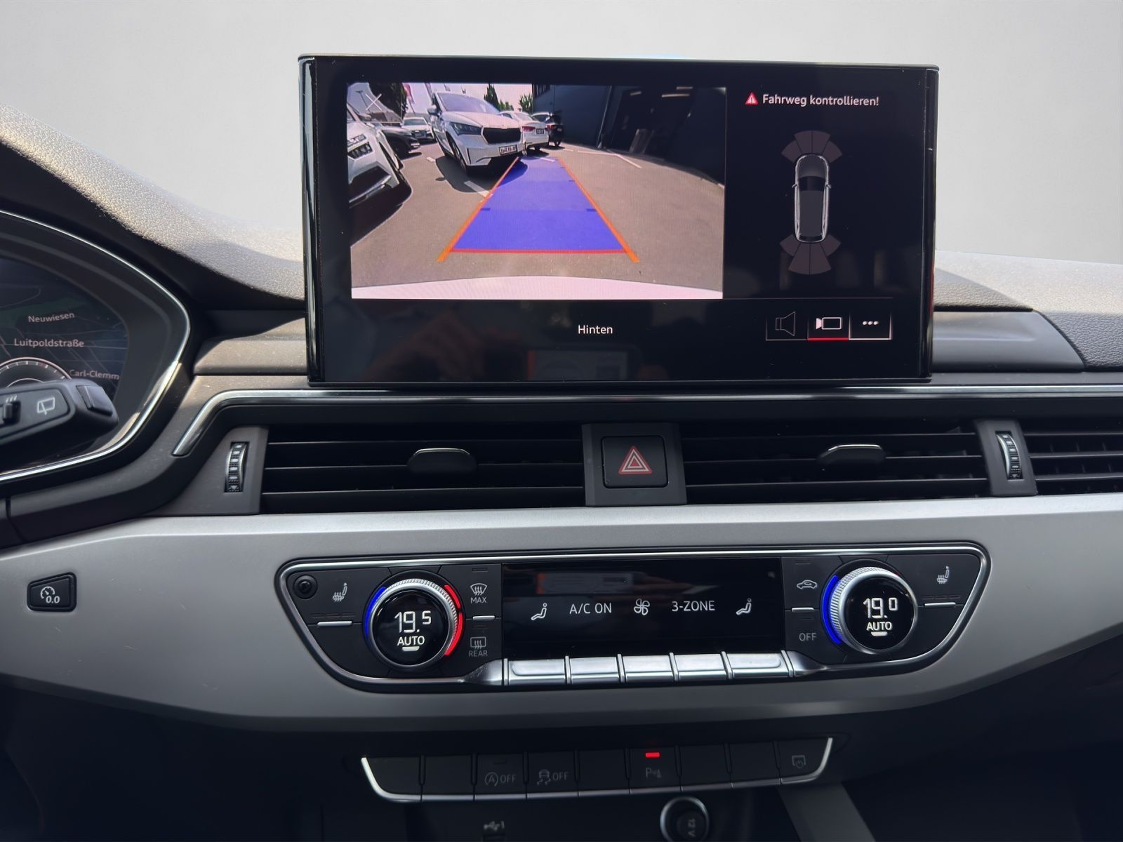 Audi A4 Avant 35 TFSI S line S tronic - Samsaru's Car Outlet