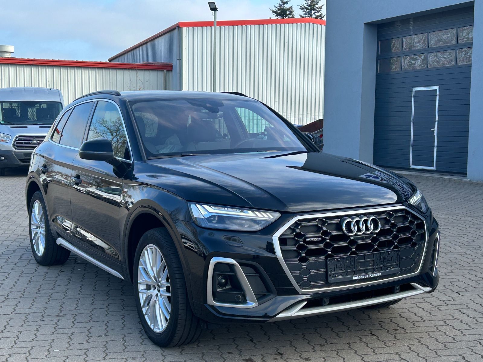 Audi Q5 40 TDI quattro S line - Samsaru's Car Outlet