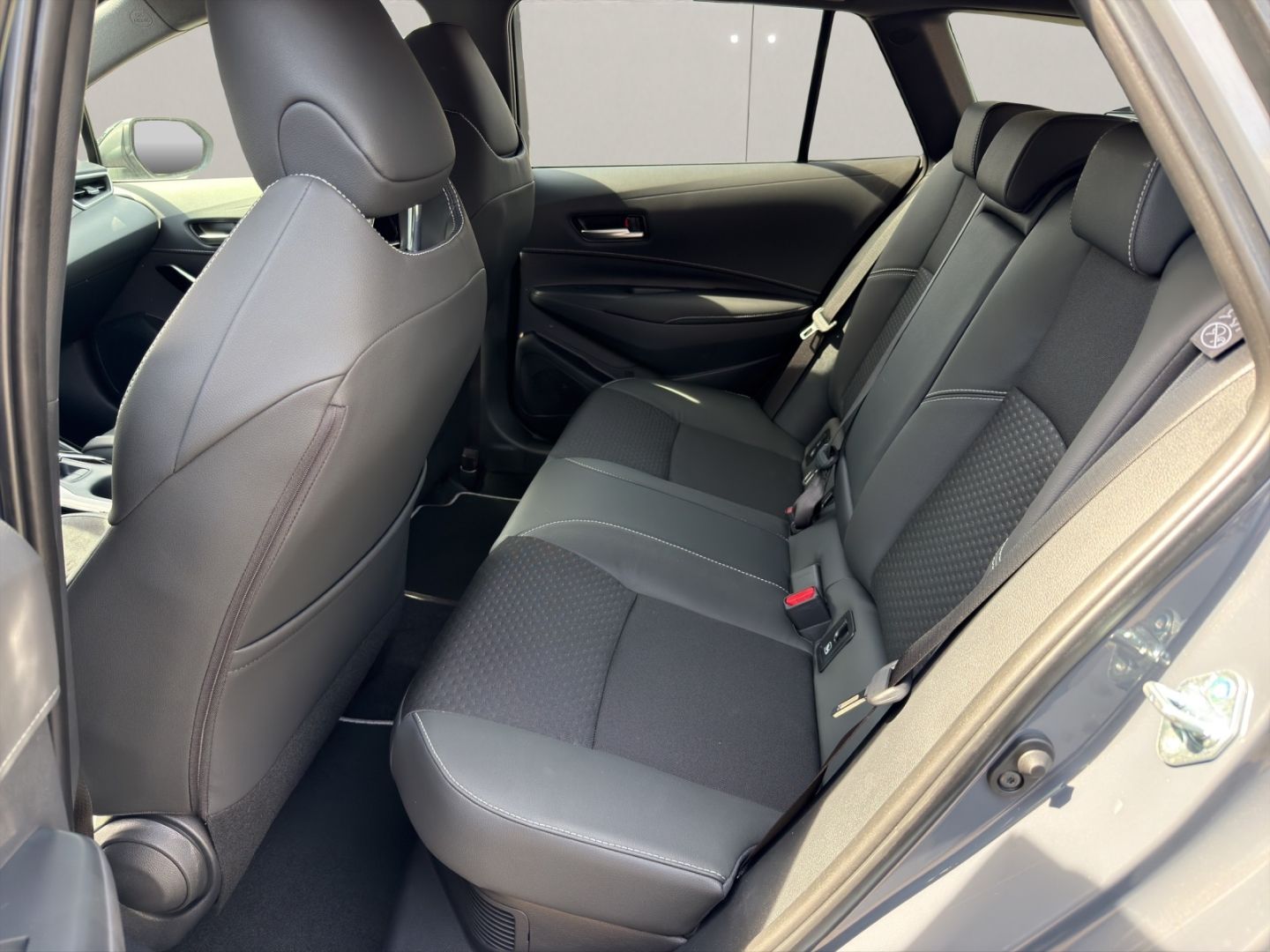 Toyota Corolla Touring Sports Hybrid Lounge 18''ALU+MAT