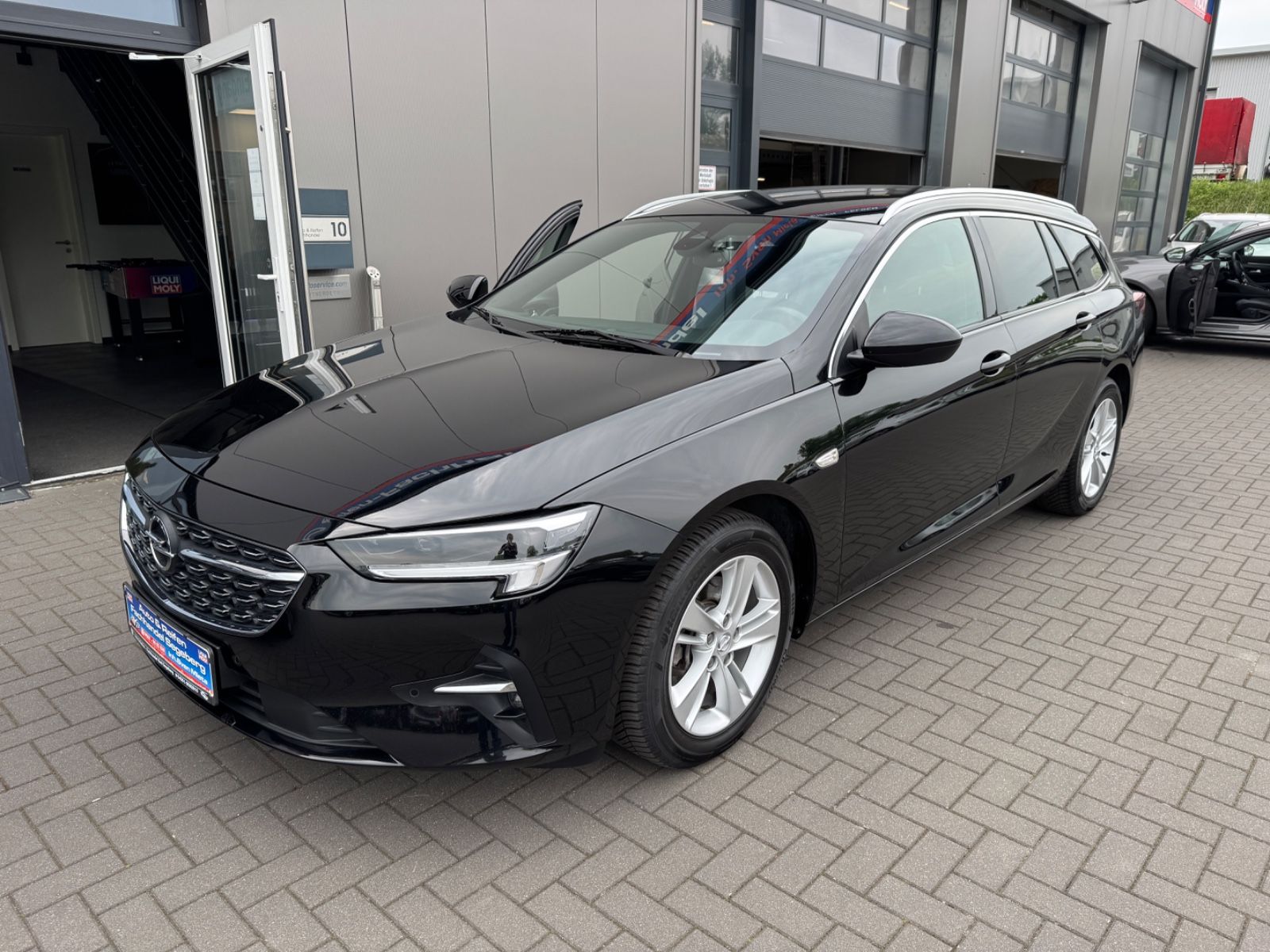 Opel Insignia B Sports Tourer Business - Samsaru's Car Outlet