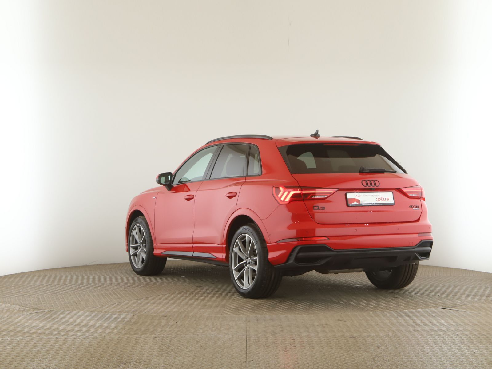 Audi Q3 40 TDI quattro S line M - Samsaru's Car Outlet