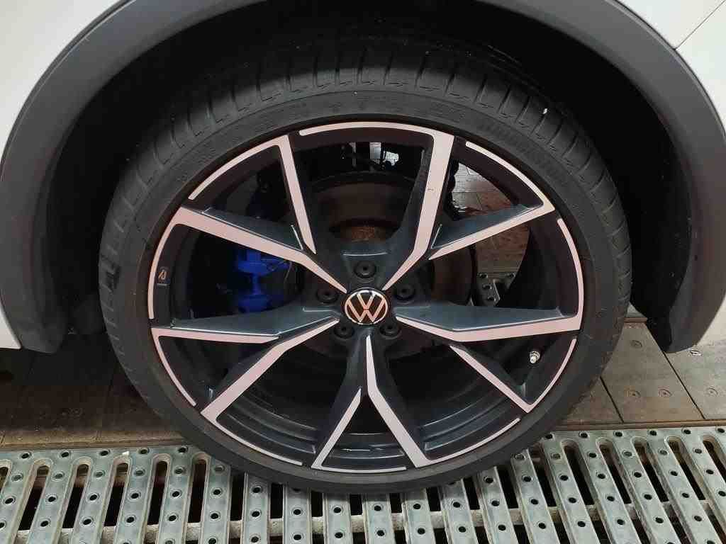 Volkswagen Tiguan R *Sonderleasing* AKRAPOVIC *83.6NP* AHK