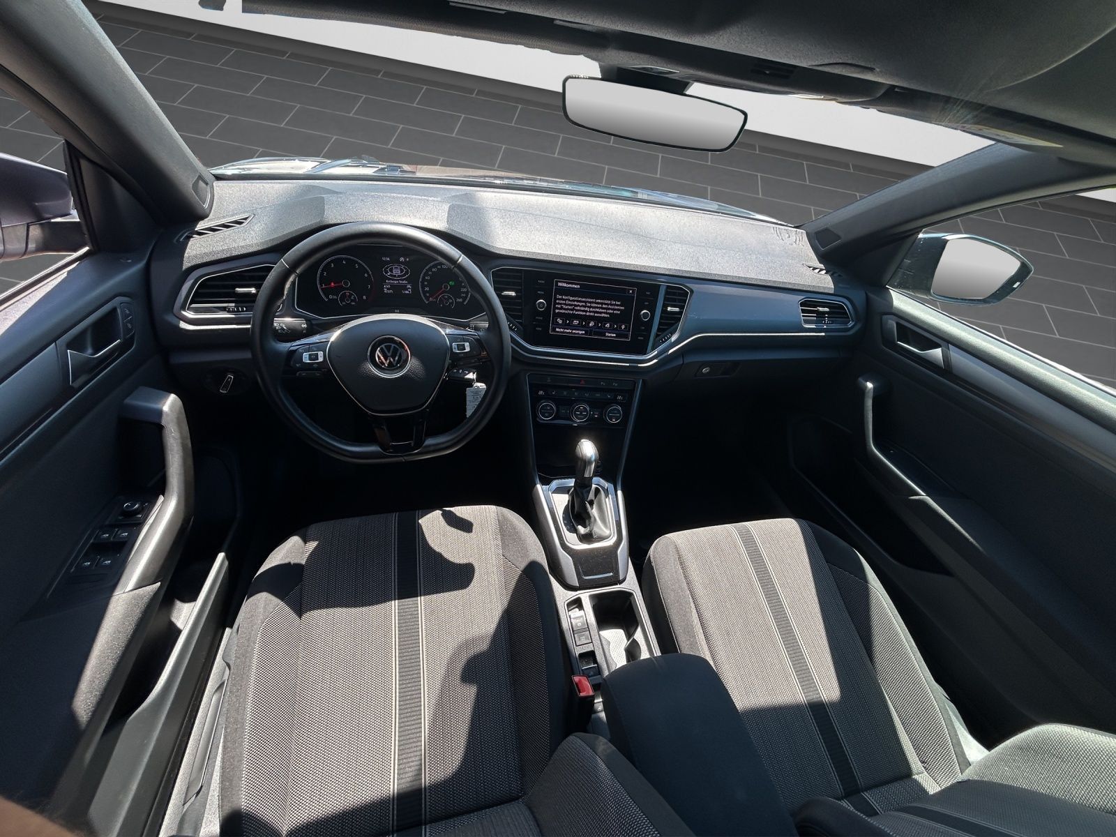 Volkswagen T-Roc 1.5 TSI Style DSG - Samsaru's Car Outlet