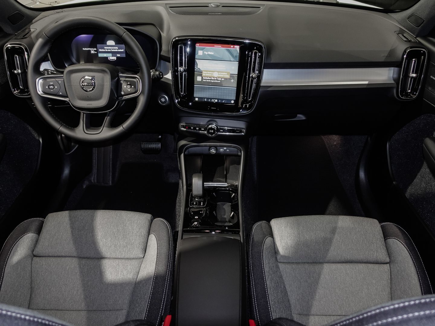 Volvo XC40 B3 Benzin Plus Dark - Samsaru's Car Outlet