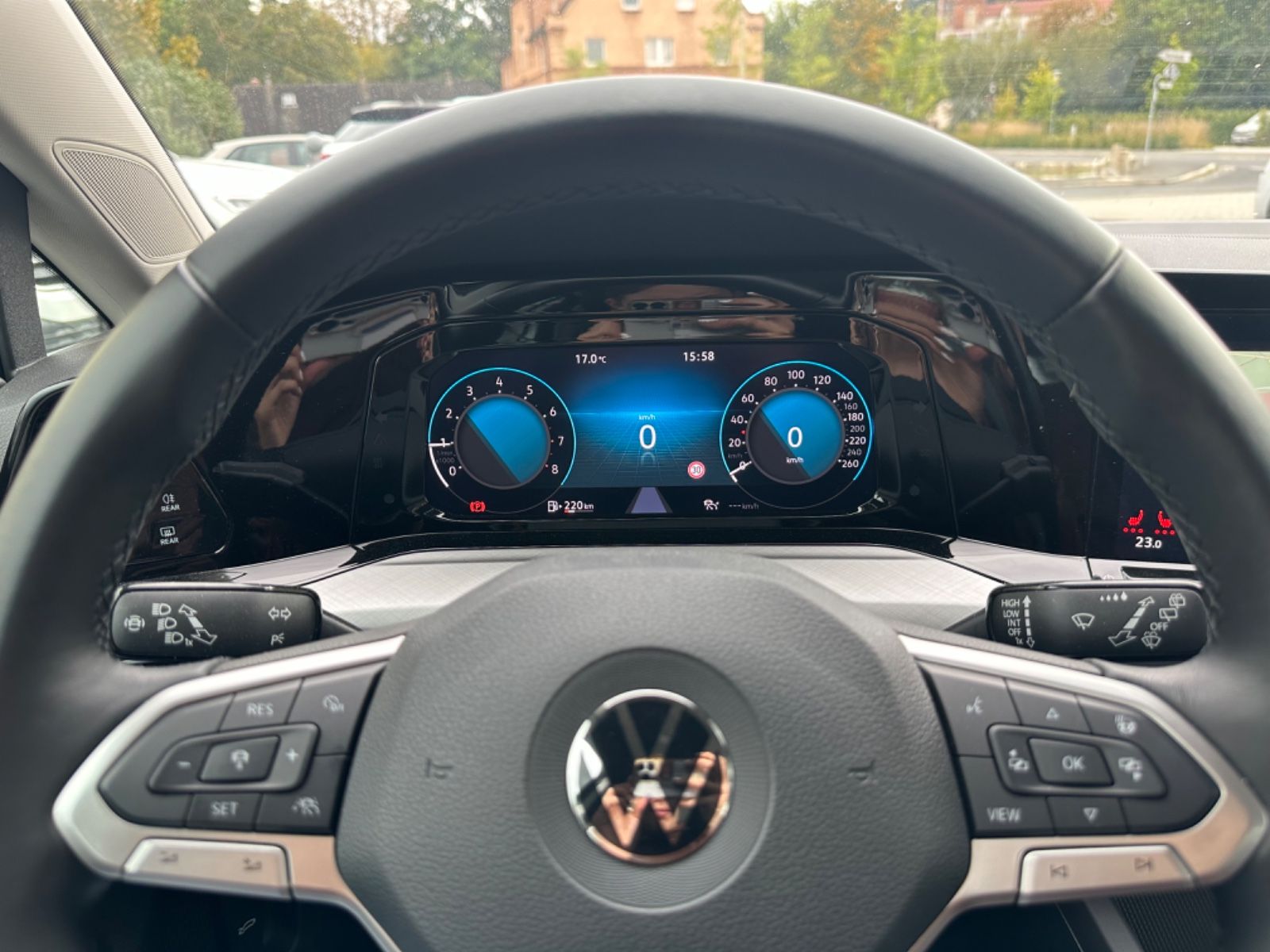 Volkswagen Golf VIII Variant 1.0TSI - Samsaru's Car Outlet
