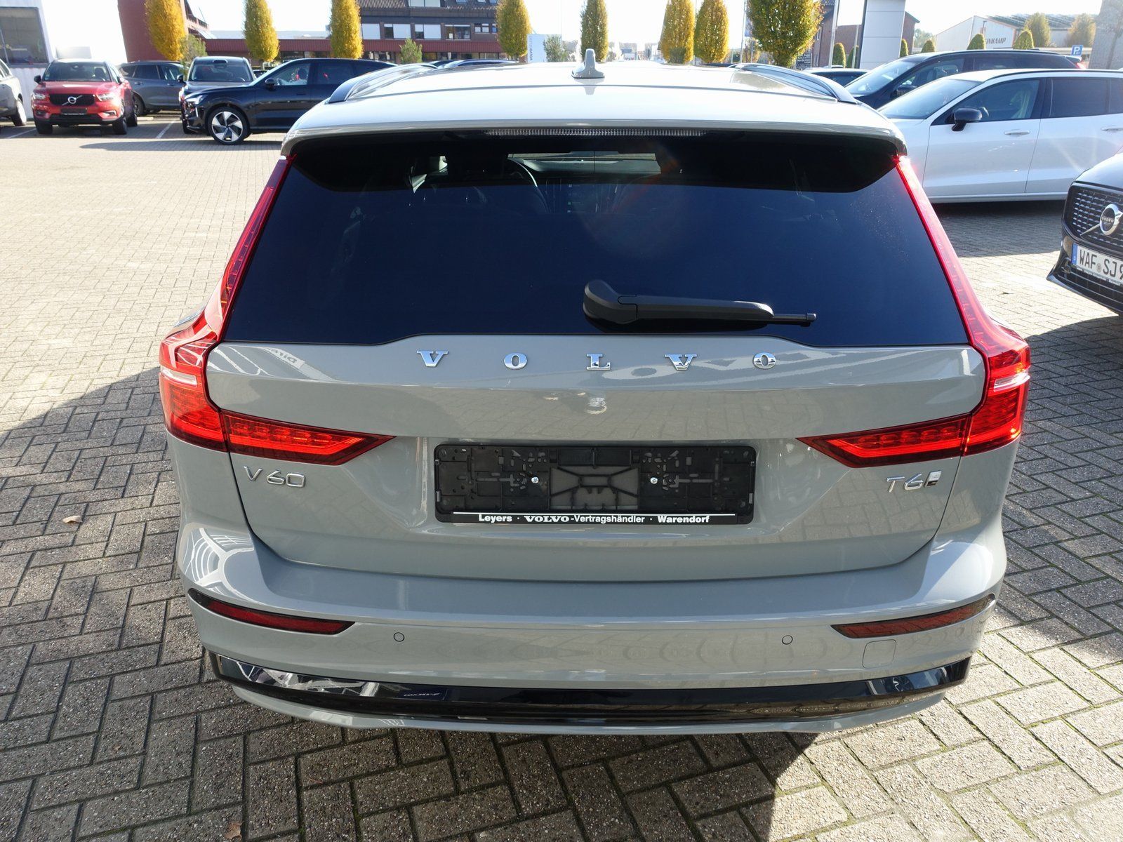Volvo V60 Plus T6 AWD Plug-in Hybrid/AHK/Pano/360°/H&K