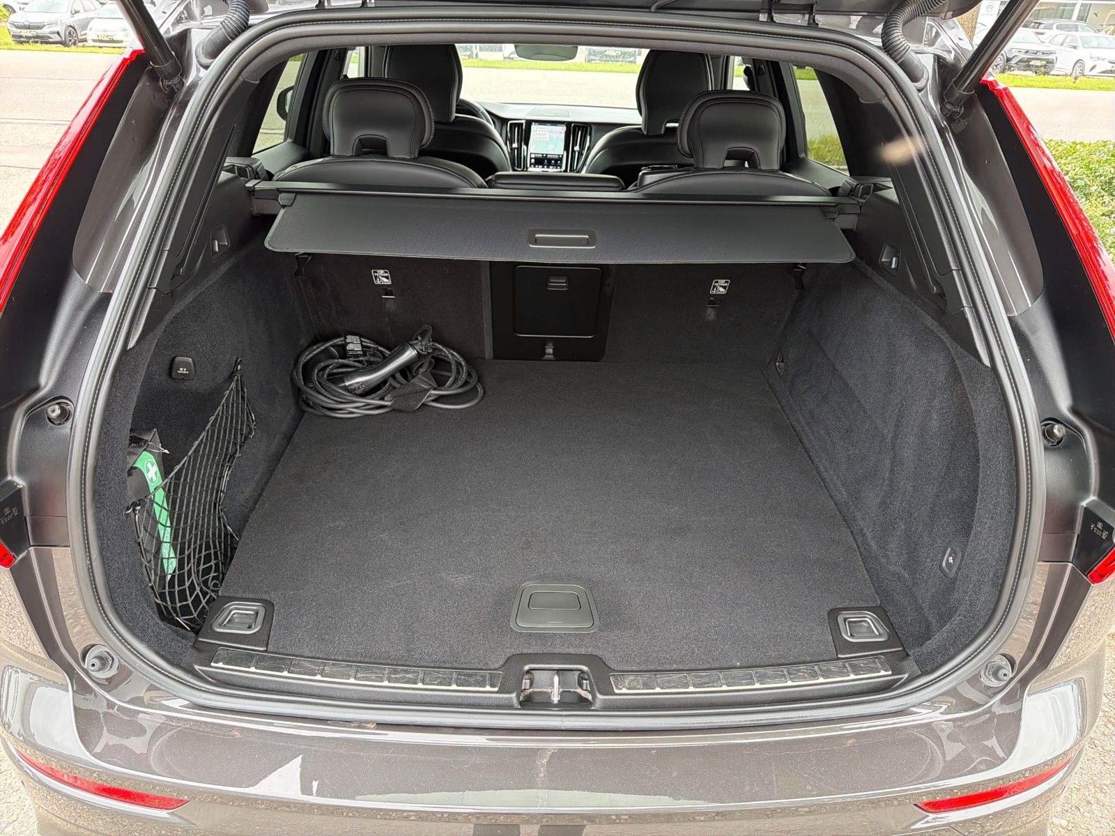 Volvo XC60 R Design Recharge Plug-In Hybrid AWD