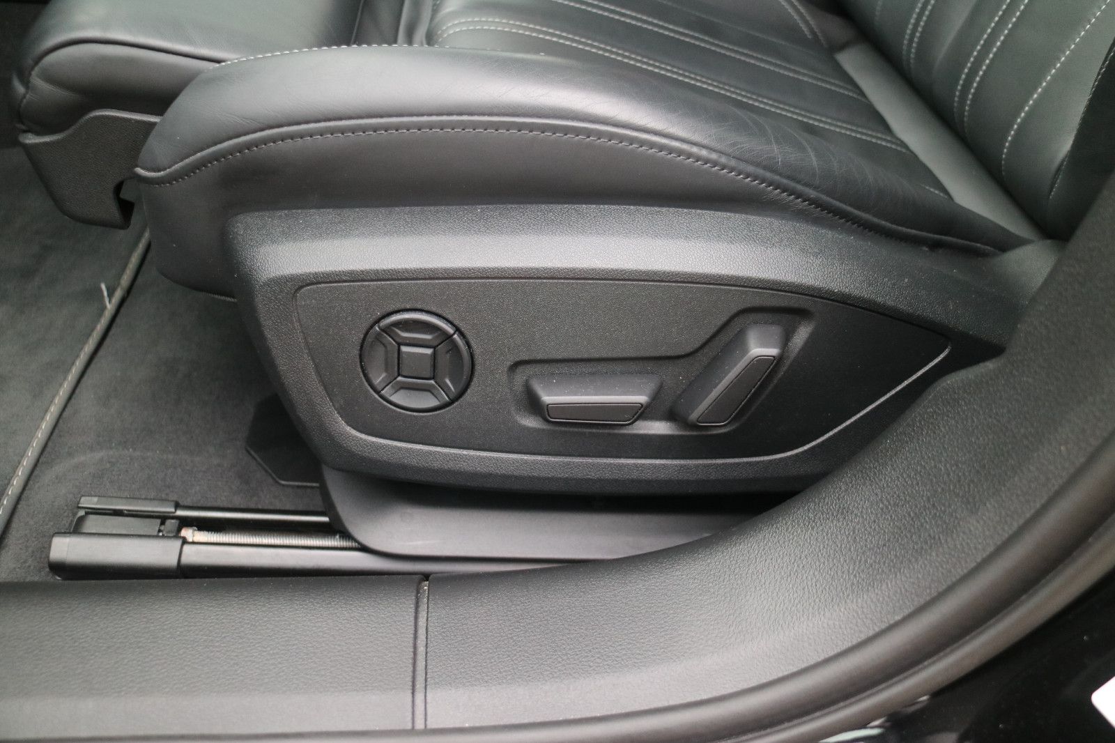 Audi A6 Avant 45 TFSI quattro S line-Pano-AHK-ACC
