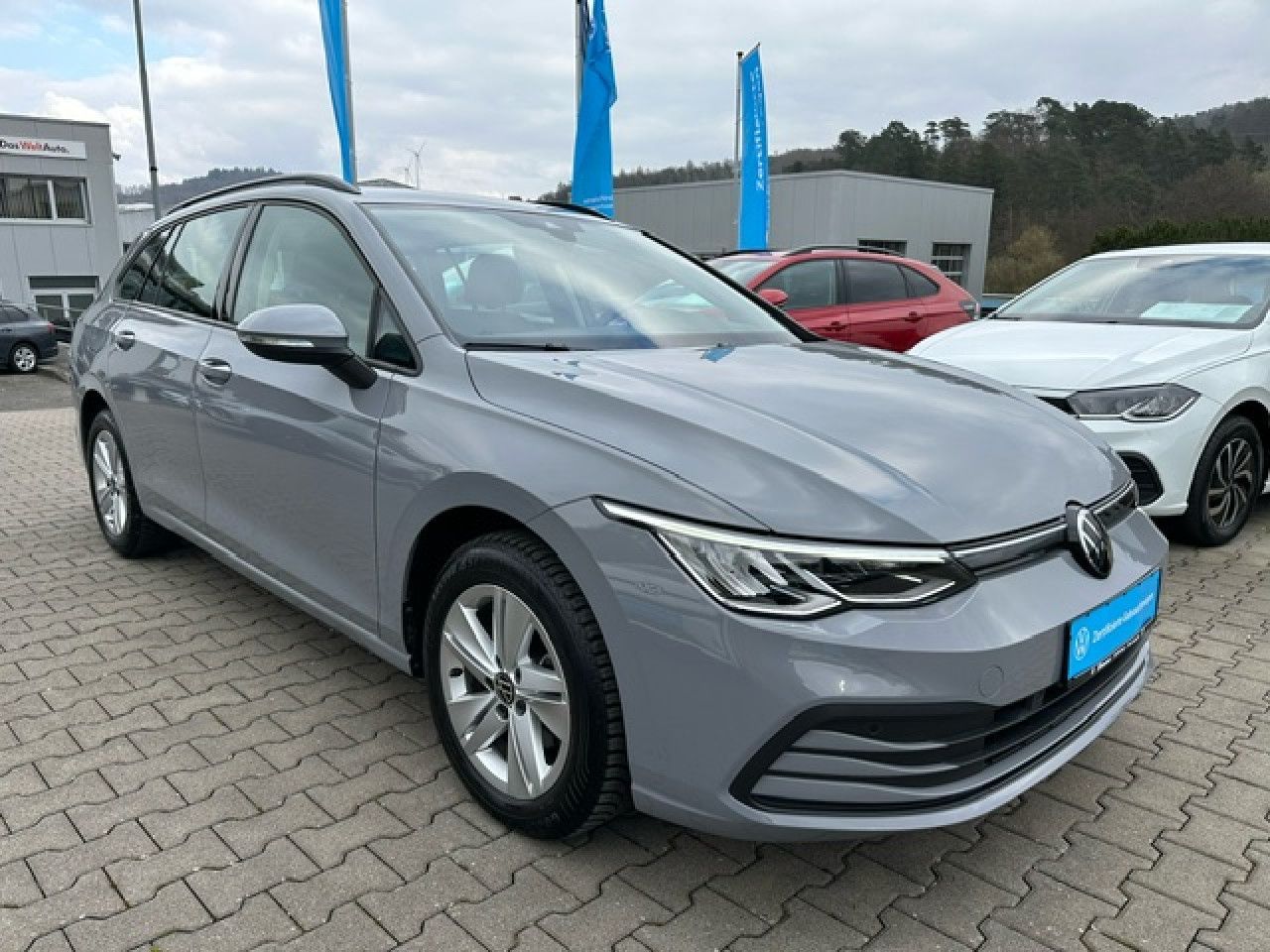 Volkswagen Golf VIII Variant Life 1.5 TSI - Samsaru's Car Outlet