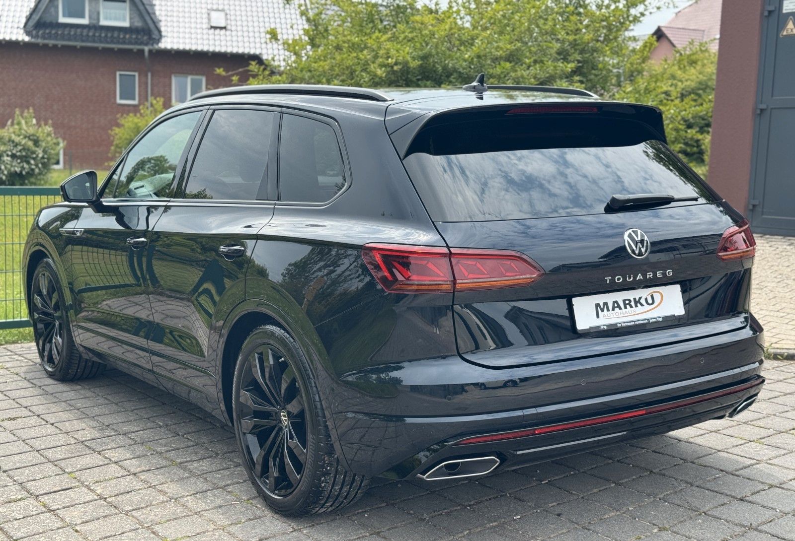 Volkswagen Touareg R-Line 4Motion - Samsaru's Car Outlet