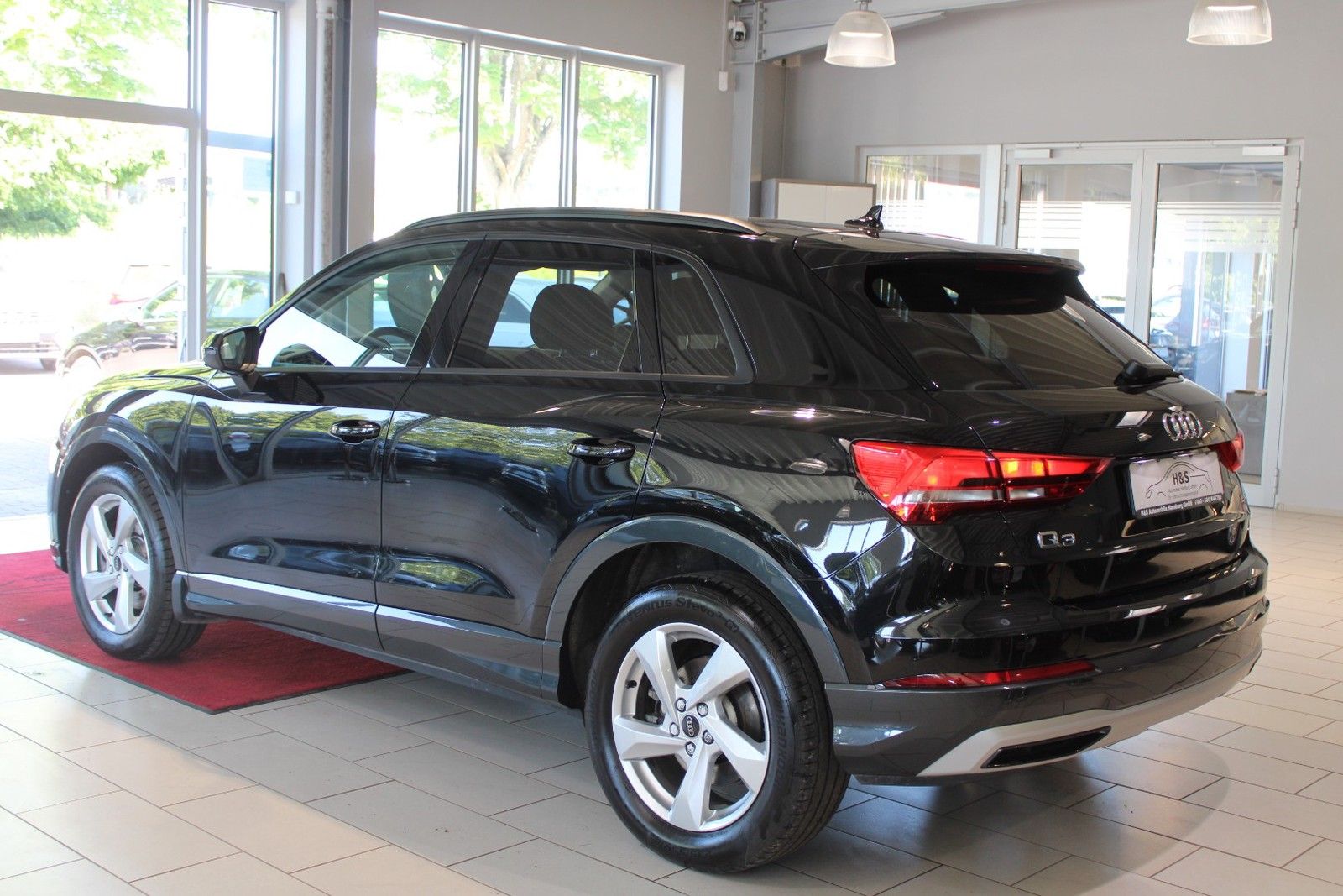 Audi Q3 40 TFSI quattro advanced - Samsaru's Car Outlet