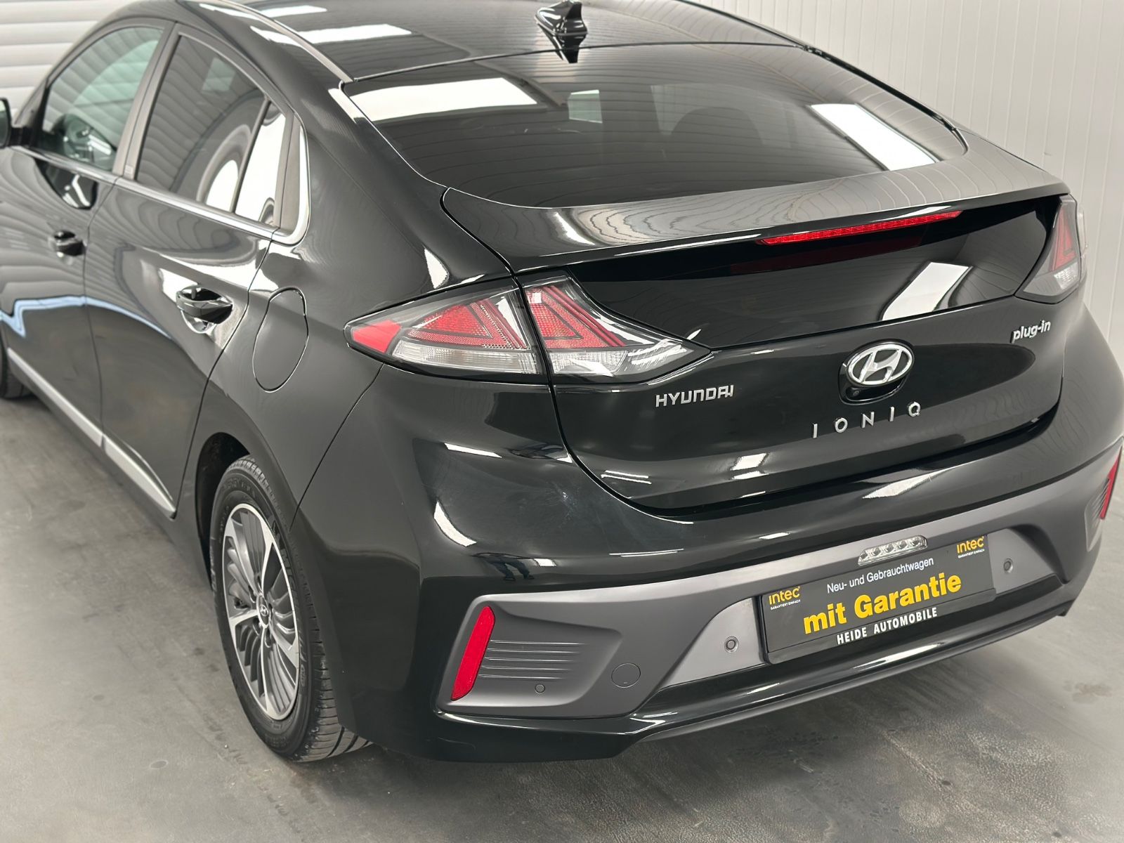 Hyundai IONIQ Prime Plug-In Hybrid - Samsaru's Car Outlet