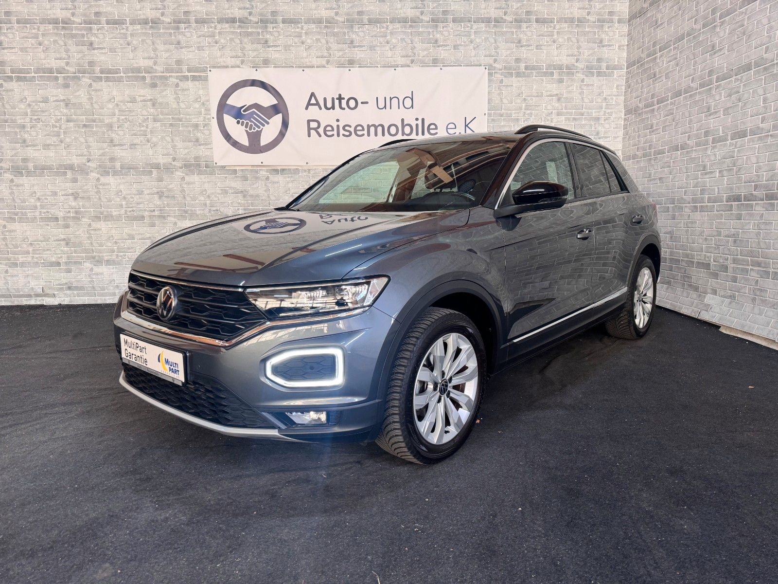 Volkswagen T-Roc Sport 1.5 TSI ACT - Samsaru's Car Outlet