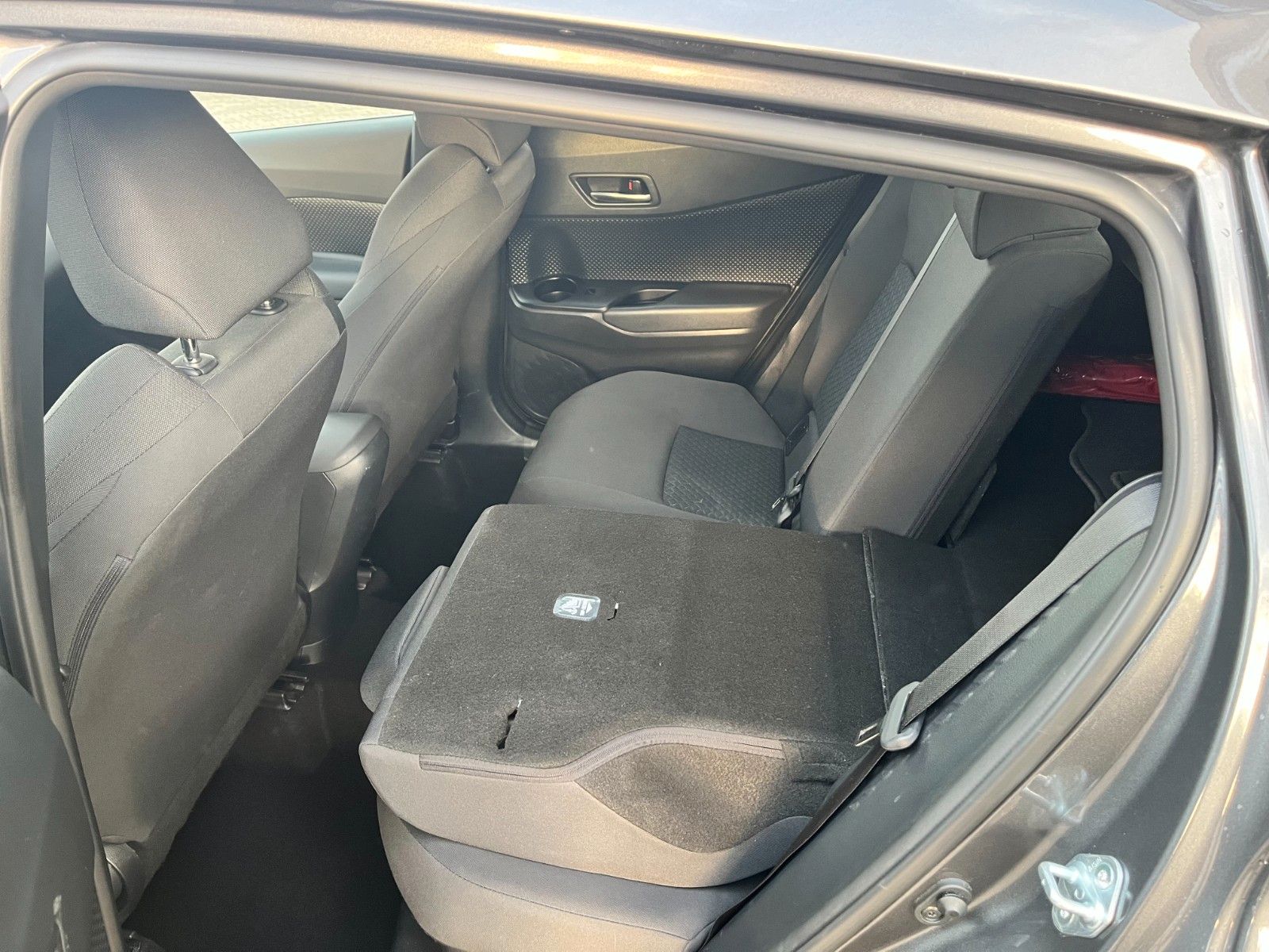 Toyota C-HR 1.8l VVT-i Hybrid - Samsaru's Car Outlet