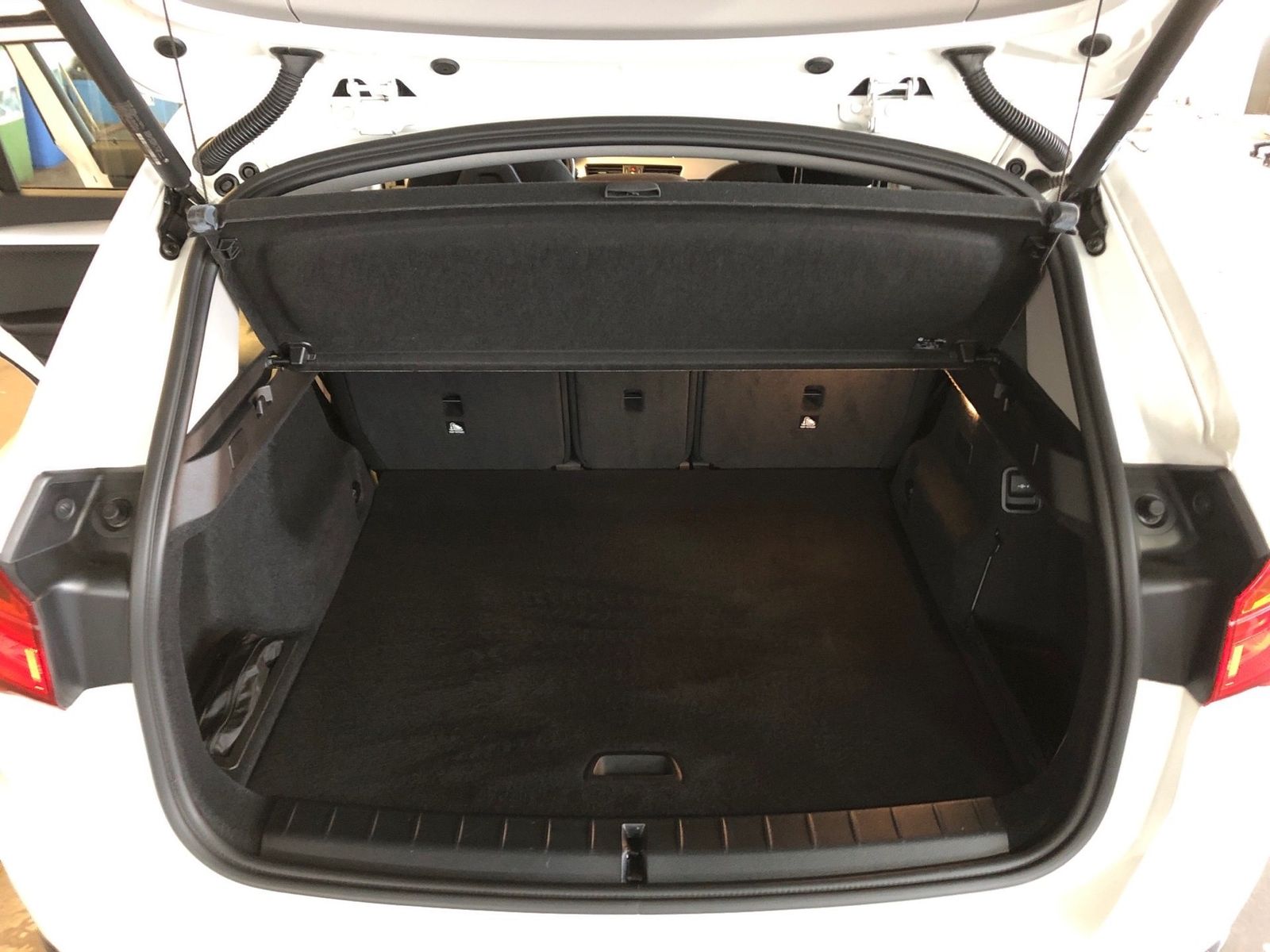 BMW X1 xDrive25e Advantage - Samsaru's Car Outlet