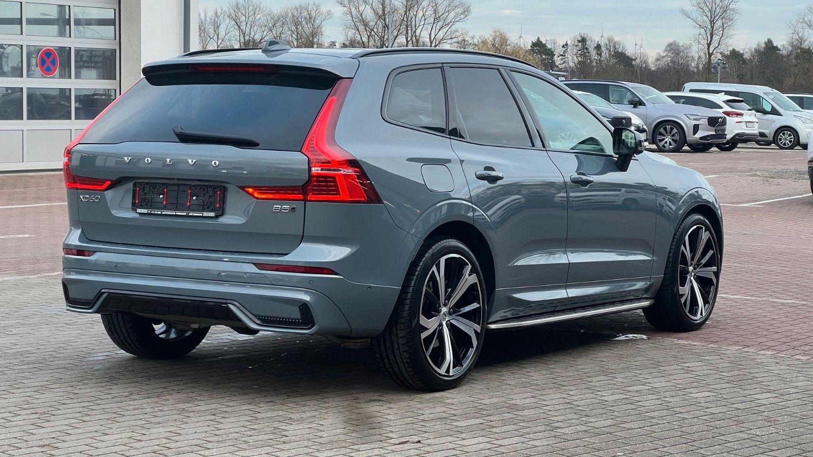 Volvo XC60 B5 D Ultimate Dark AWD*360°*AHK*HUD*LUFT*