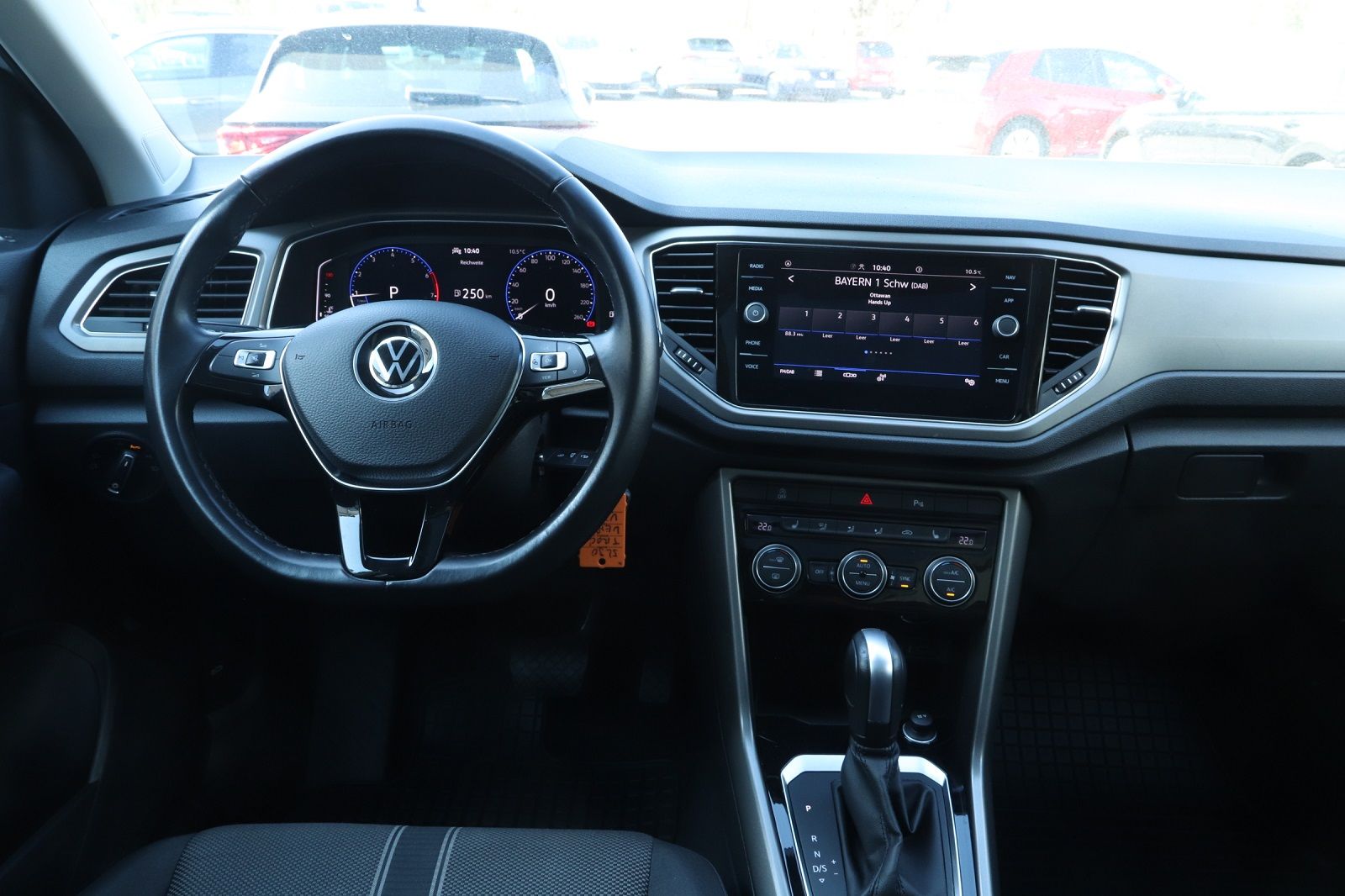 Volkswagen T-Roc 1.5 TSI Style DSG - Samsaru's Car Outlet
