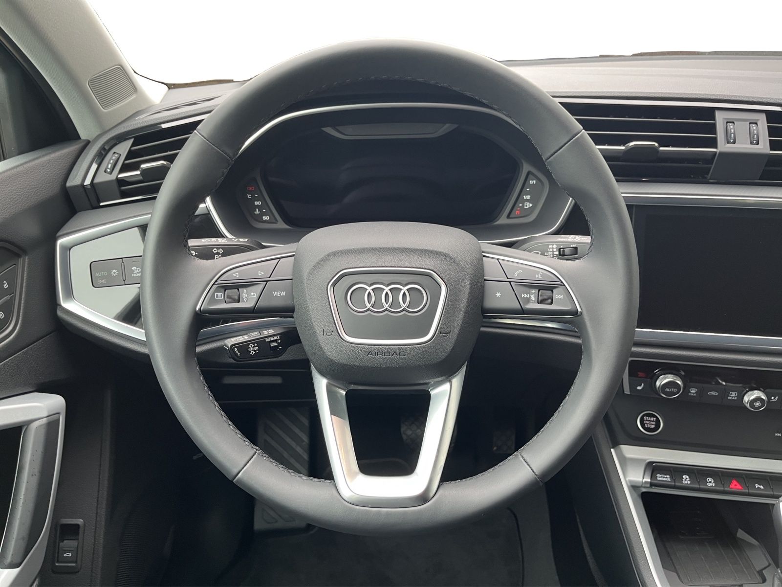 Audi Q3 40 TFSI quattro advanced - Samsaru's Car Outlet