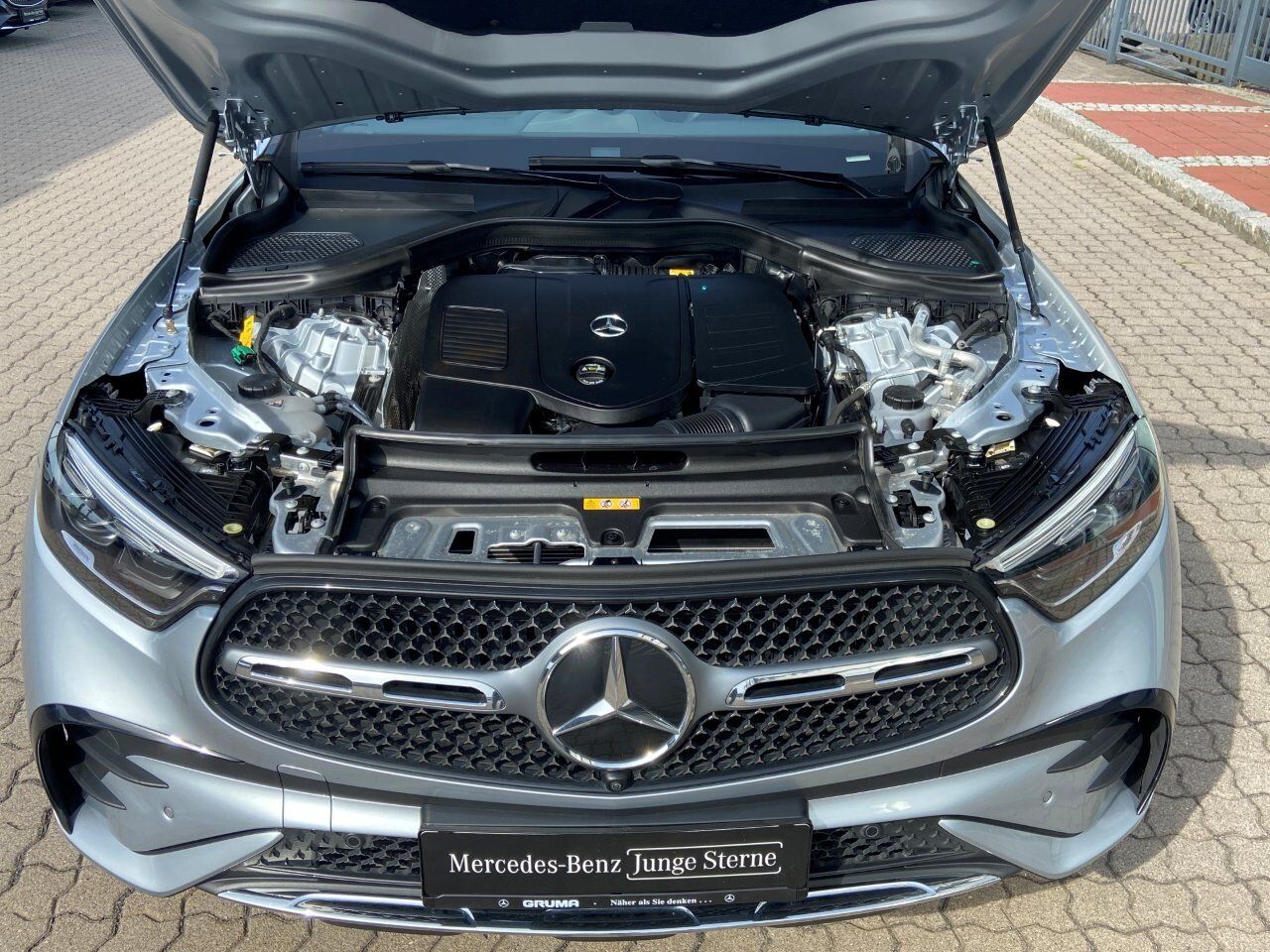 Mercedes-Benz GLC 300 e 4M AMG-Premium+AHK+Pano+Distronic+Keyl