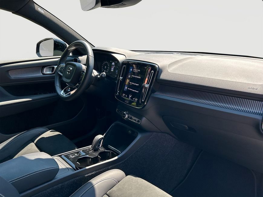 Volvo XC40 B4 Geartronic RDesign - Samsaru's Car Outlet
