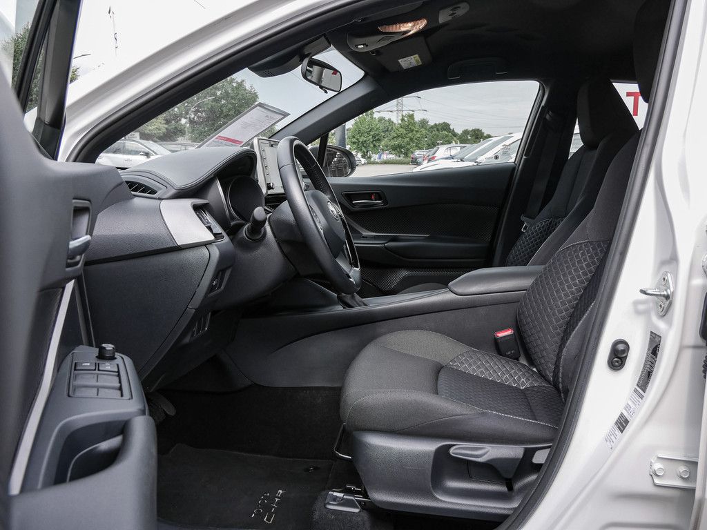 Toyota C-HR HYBRID Flow - Samsaru's Car Outlet