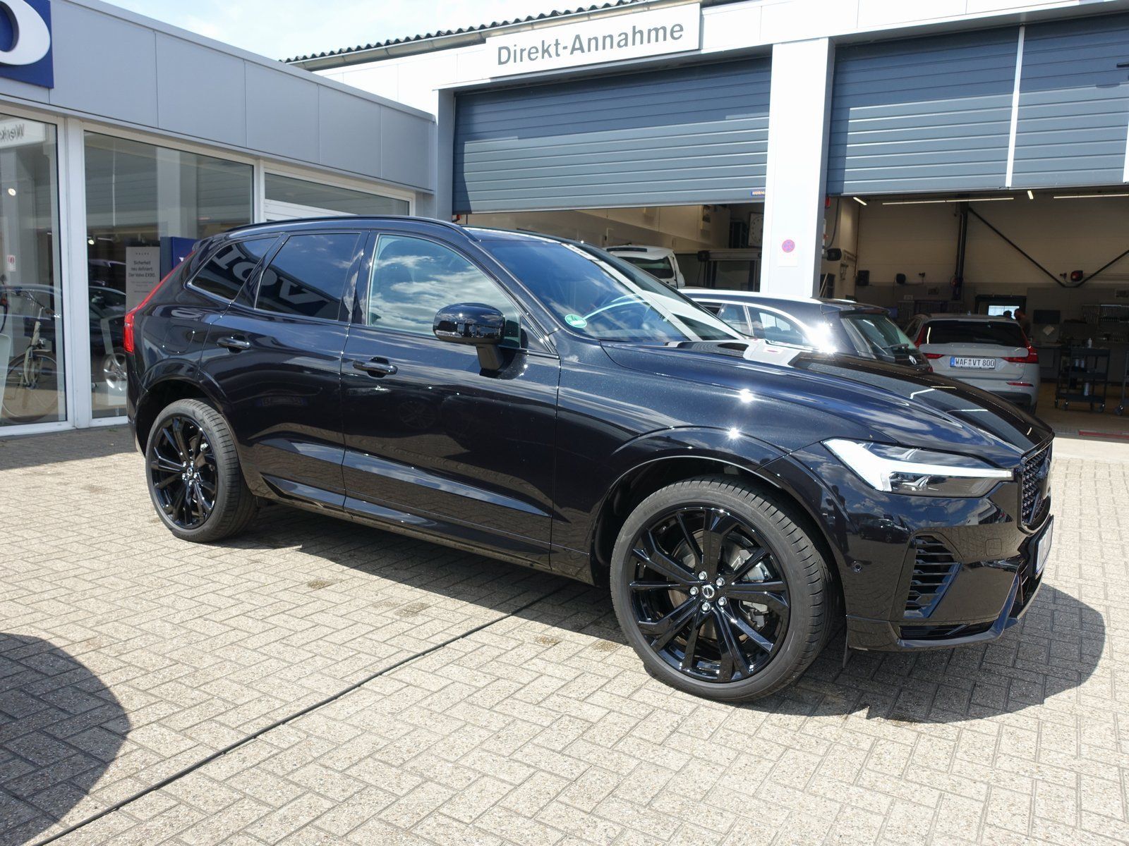 Volvo XC60 Black Edition T8 AWD Plug-in - Samsaru's Car Outlet