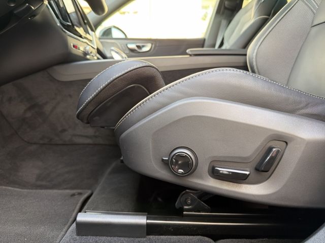 Volvo XC60 Plus Black T8 Recharge AHK elektr. Harman &