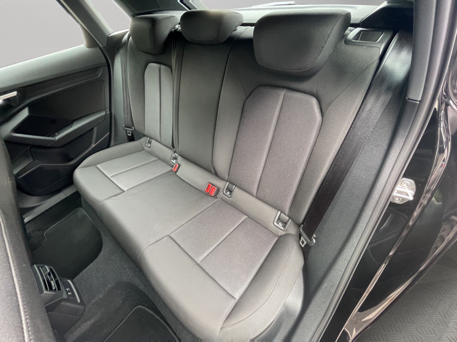 Audi A3 Sportback 40 TFSI e LED Navi PDC AHK