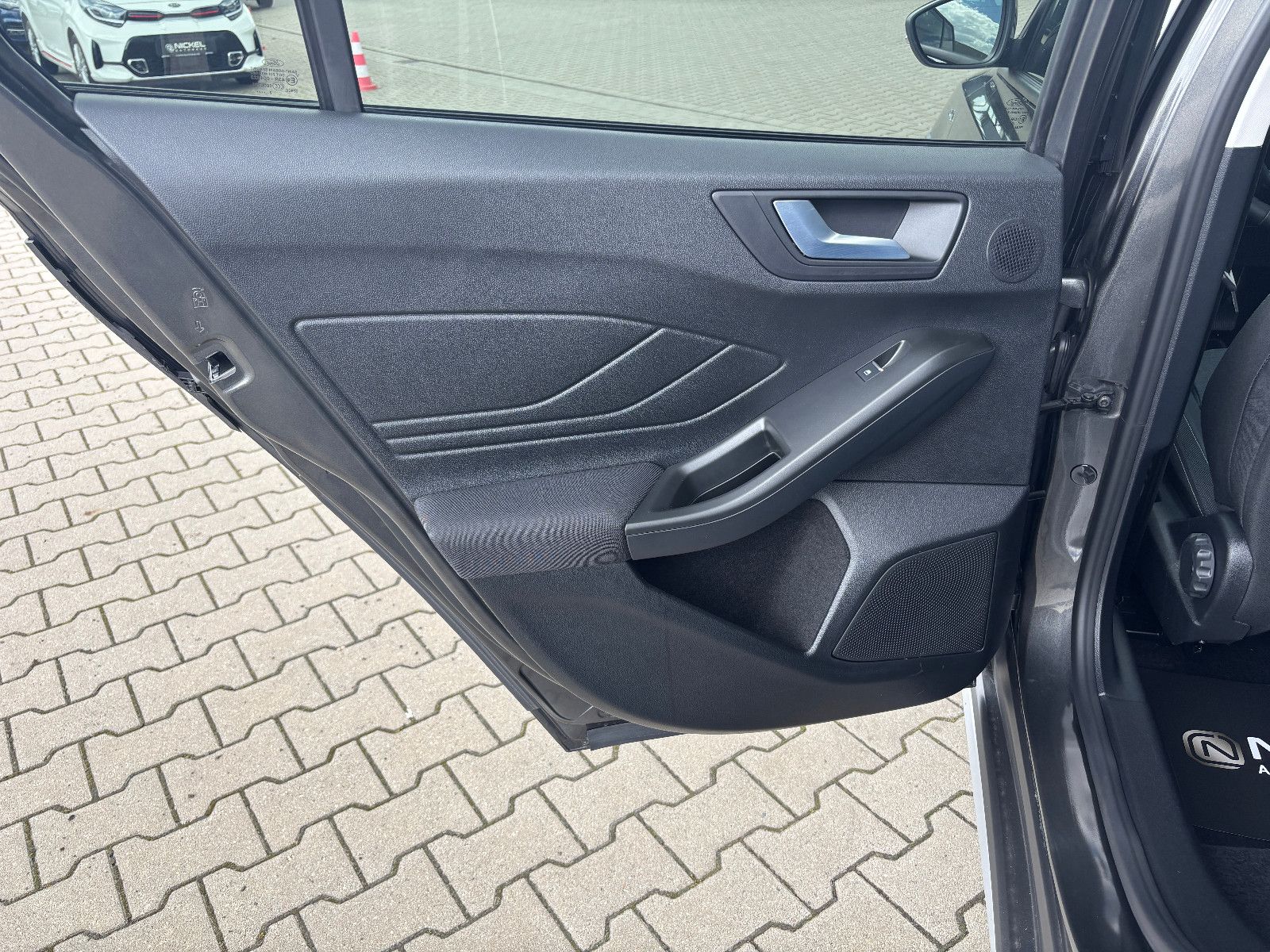 Ford Focus Turnier Active X*Led*HuD*Ahk*Kamera*ACC*